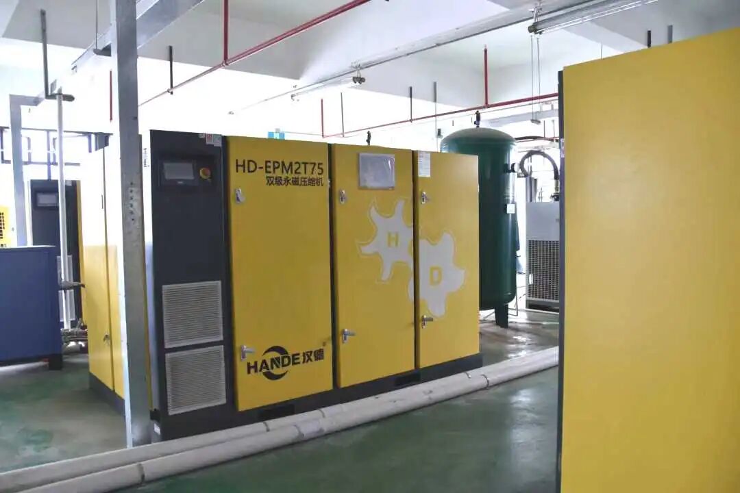 某电器企业采购8台汉德空压机，1 级能效领跑绿色生产