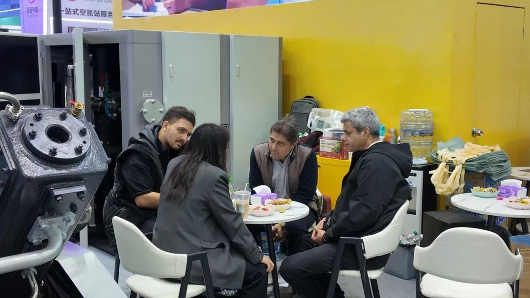 直击现场 | 汉德空压机闪耀2025上海压缩机展，首日盛况空前！